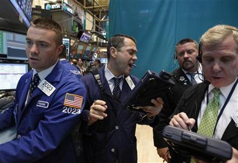 Giới đầu tư đã bình tĩnh trở lại sau phiên hưng phấn thái quá cuối tuần trước - Ảnh: Reuters